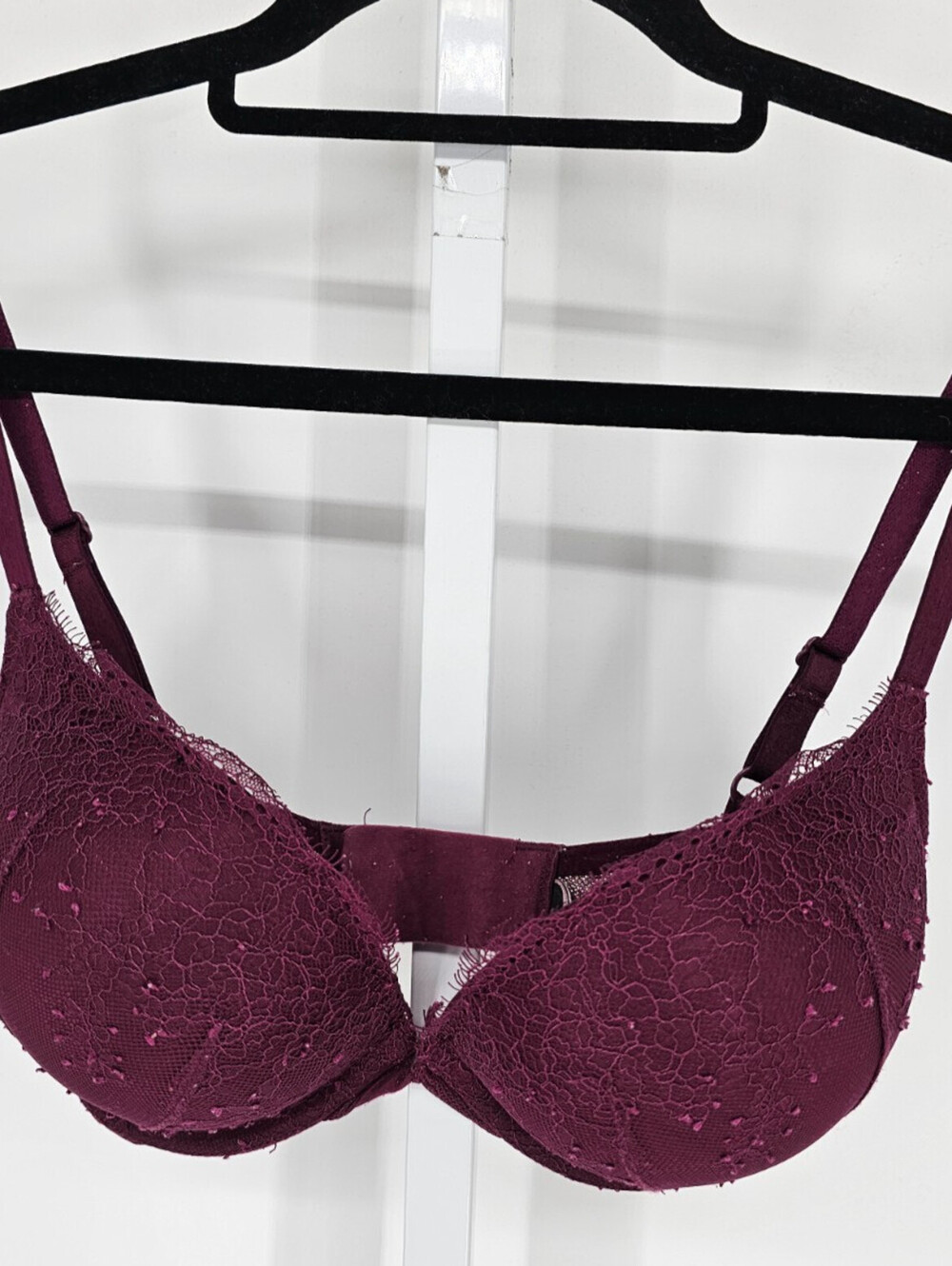 Victorias Secret Womens Sz 36C Plunge Bra Dark Burgundy Red Lace